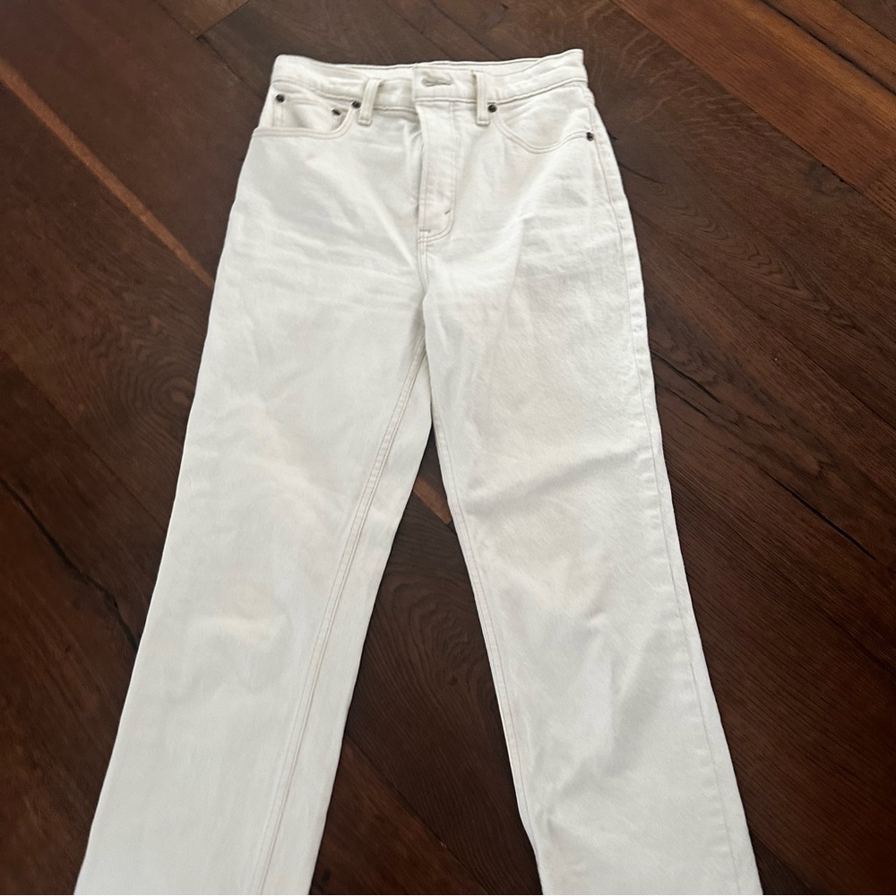 EUC Abercrombie & Fitch Ultra High Rise 90’s Straight Split Hem White Jeans - Picture 3 of 10
